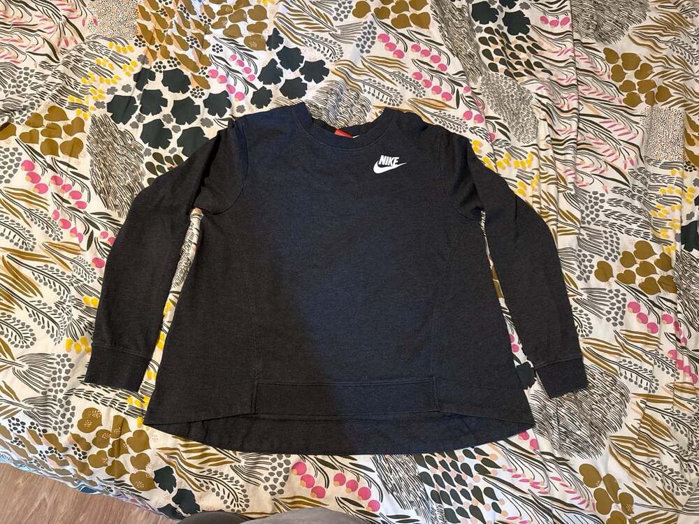 Nike Women's Sportswear Crewneck Pullover Sweatshirt with Hi-Low Hem